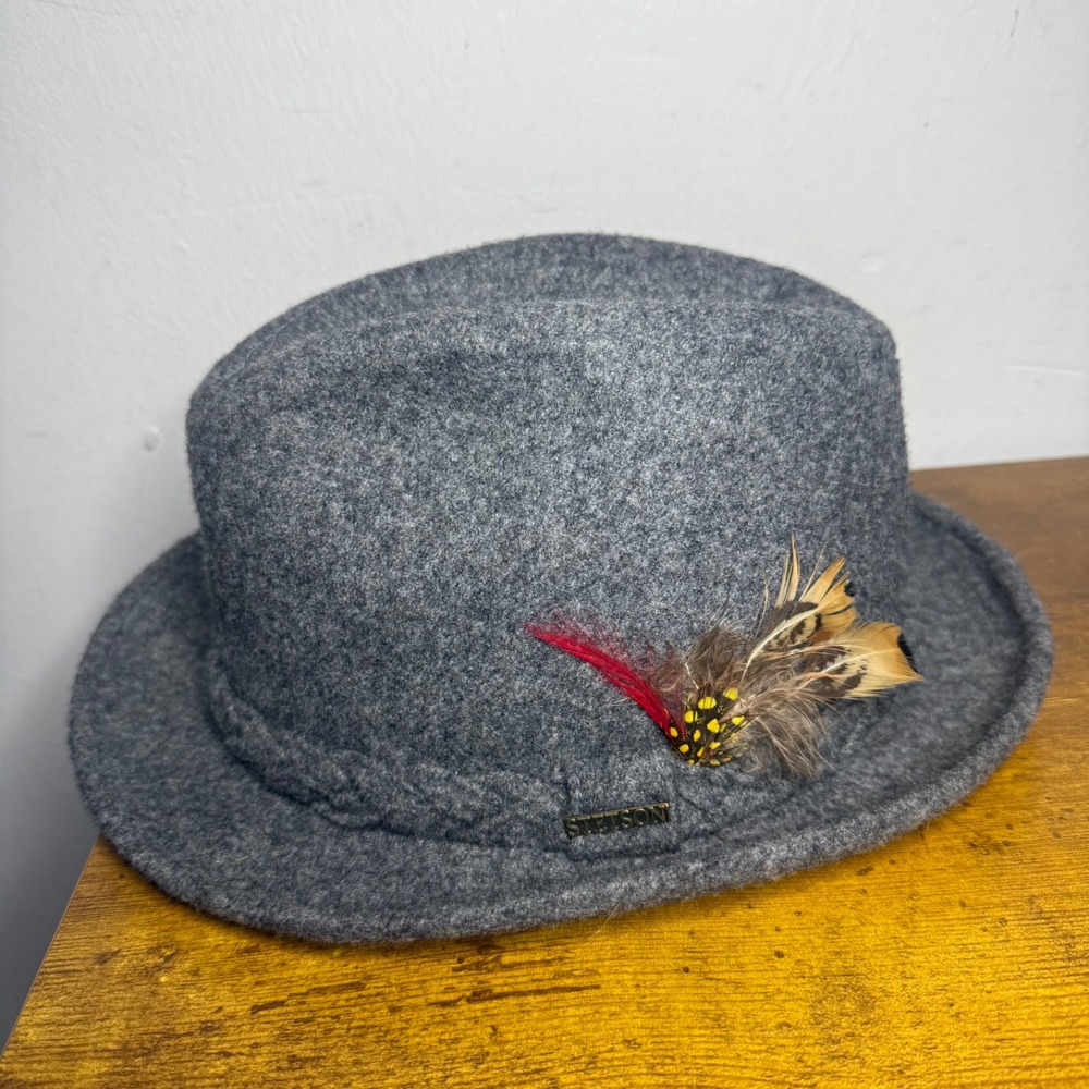 Stetson Charcoal Grey Wool Felt Fedora Hat Size 7 1/4 SCA48 Made in USA Feather